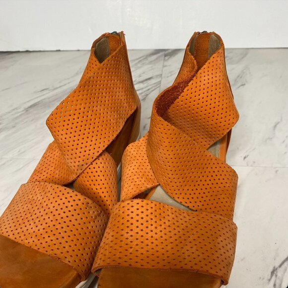 Eileen Fisher Orange Wedge Sandal 6 - Picture 9 of 13